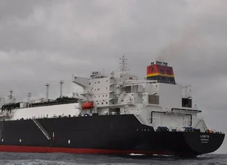 Por falta de dólares, ya son cuatro los barcos que no pueden descargar gas
