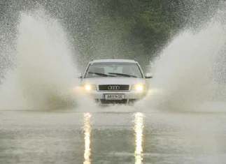 ¿Cómo funcionan los sensores de luces y de lluvia de los autos?