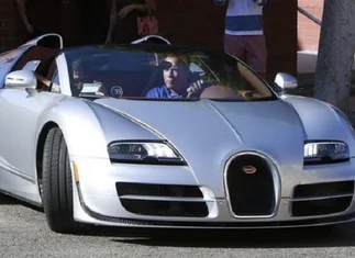 Arnold Schwarzenegger salió a pasear en su Bugatti Grand Sport Vitesse de u$s2 millones