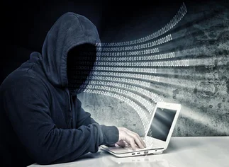 Hackearon cajeros automáticos de toda Europa para que entreguen billetes sin parar