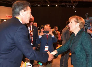 Merkel felicitó a Macri y expresó que la 'complacerí­a' recibirlo Alemania 'pronto'