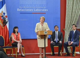 En Chile, la reforma laboral enfrenta a Bachelet con los empresarios