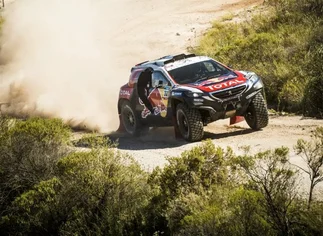 El Team Peugeot Total superó la etapa más larga y sigue a prueba el 2008