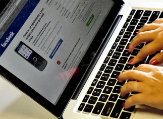 Un joven presume de una herencia en Facebook y ladrones roban sus joyas