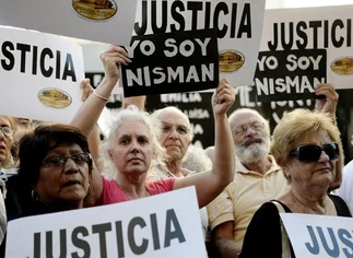 Frente a la AMIA, pidieron 'verdad y justicia' sobre la muerte de Nisman