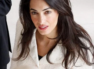 La esposa de George Clooney dará cátedra en la Universidad de Columbia