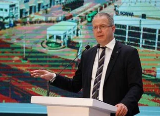 Volvo removió a su presidente ejecutivo y buscó uno nuevo en Scania