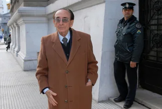 ¿Qué dice el currí­culum del juez Carlos Fayt?
