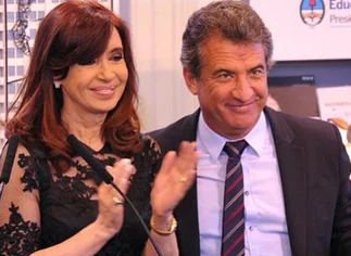 Urribarri se dio por aludido al pedido de Cristina y bajó su precandidatura