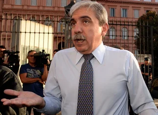 Aní­bal Fernández se sumó a los elogios de Scioli a Menem