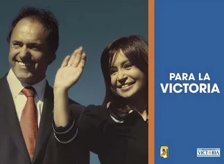 Daniel Scioli estrenó nuevos afiches, esta vez junto a la Presidenta