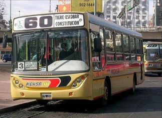 Choferes de lí­nea 60 brindan servicio, pese a operativo policial y lock-out patronal