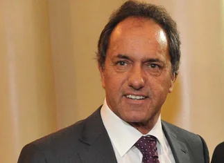 Scioli almorzó en Cuba con Raúl Castro y se reunió con dirigentes del PC