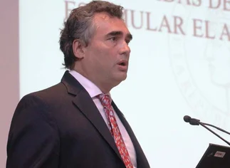 Vanoli dejó en suspenso su decisión de continuar al frente del Central y prometió colaborar en la transición