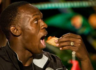 Bolt, el superatleta que se alimenta de comida chatarra y se divierte con videojuegos