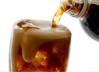 La mitad de lo que paga en el súper un consumidor por una bebida sin alcohol es por impuestos