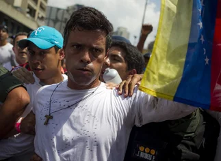El lí­der opositor venezolano Leopoldo López salió de la cárcel y pasó a arresto domiciliario