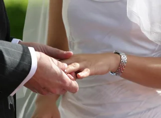 Se enteró que su esposo ya estaba casado: la Justicia ordenó indemnizarla