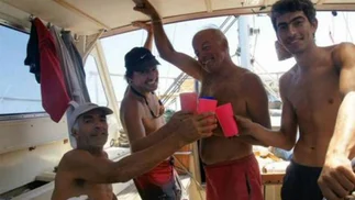 Buscan a tres argentinos que navegaban en un velero cerca del Triángulo de las Bermudas