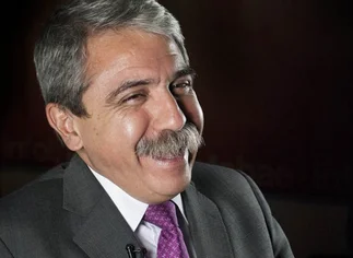 Insólito 'gaffe' de Scioli en campaña: a contramano del 'relato' dijo que YPF es empresa privada