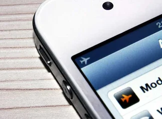 ¿Cuáles son las ventajas de usar el 'modo avión' en el teléfono móvil?