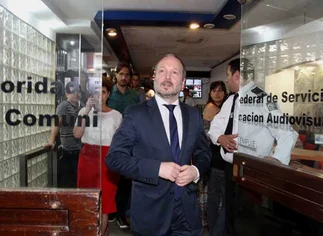 Sabbatella se atrinchera en la AFSCA y promete lluvia de amparos para resistir