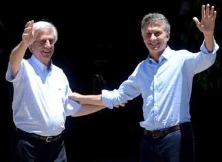 Macri revisará temas conflictivos con Uruguay y anuncia candidatura conjunta para el Mundial 2030