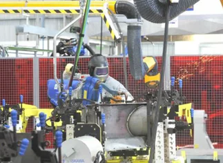 Con una ley de la oposición, Macri impulsa el 'compre nacional' de autopartes