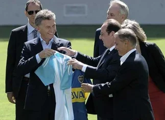 El presidente de Francia visitó la cancha de Boca junto a Macri