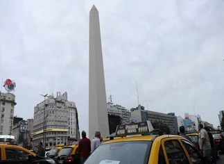 Taxistas porteños rechazan a Cabify, la aplicación para solicitar autos con chofer