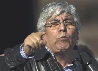 Moyano se 'sacó' con Silvestre: lo tildó de 'gata' y 'chupamedias' de CFK