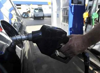 Argentina sigue escalando posiciones entre los paí­ses con la nafta más cara del mundo