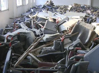 PAMI: alumnos de escuelas técnicas reparan miles de sillas de ruedas abandonadas por el kirchnerismo