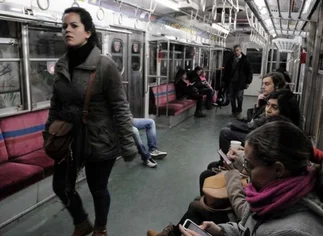Rechazan la propuesta de vagones exclusivos para mujeres en el subte