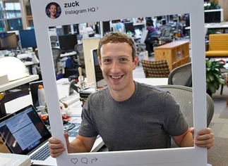 ¿Paranoia?: Zuckerberg tapa con cinta adhesiva la cámara y el micrófono de su notebook