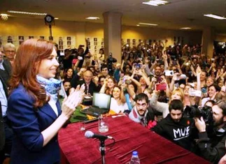 Cristina Kirchner habló de 'bastones largos' y Hebe de Bonafini, de 'tomar las plazas y calles'