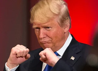 Trump pidió a los enfermos que 'aguanten' con vida para votarlo
