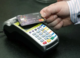 Su próxima tarjeta de crédito o débito tendrá lector de huellas dactilares