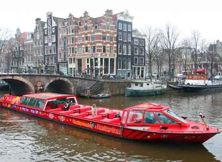 Barcos autónomos sin capitán comenzarán a navegar por los canales de Amsterdam