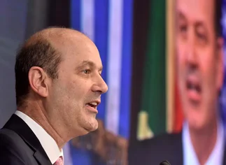 Sturzenegger ablanda normas para casas de cambio para bajar el blue