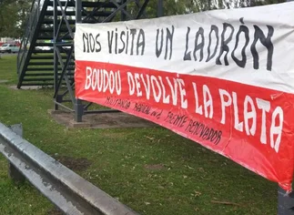 Boudou fue a dar una clase a La Plata y los estudiantes radicales lo escracharon