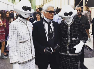 Moviendo los chips: robots de Chanel causan sensación en show de moda de Parí­s