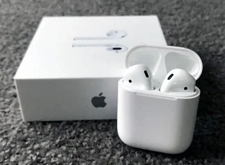 La caja de los AirPods podrí­a cargar el iPhone