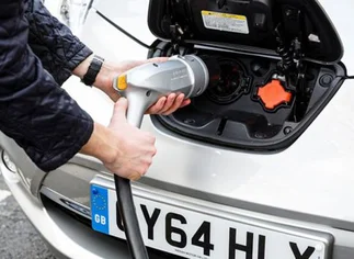 Llegó el primer auto eléctrico a la Argentina, pero aún no hay estaciones de carga en funcionamiento