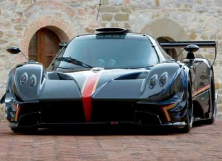 Hay solo cinco en el mundo y uno está en la Argentina: llegó el exclusiví­simo Pagani Zonda Revolución