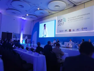 Expertos en telecomunicaciones cuestionan el ritmo de los cambios regulatorios por parte del Gobierno