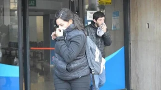 Un usuario de ABSA tiró un balde con materia fecal en una sucursal de Bahí­a Blanca