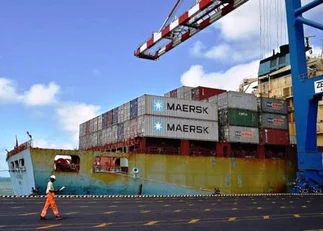 Por falta de dólares, el Gobierno evalúa acortar plazos para liquidar divisas