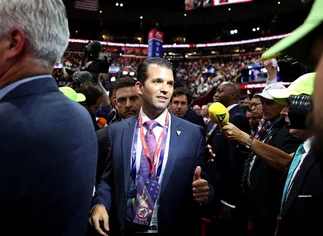 El hijo de Trump difundió los e-mails en los que aceptó información dañina sobre Hillary ofrecida por Rusia