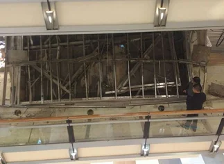Se derrumbó el techo de un pasillo en el shopping Abasto